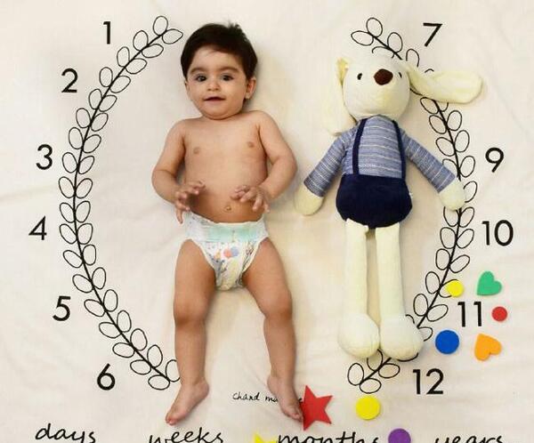 عکس نوزاد ایستاده