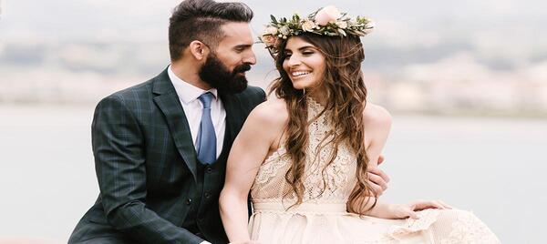 ژست عکس نشسته عروس و داماد