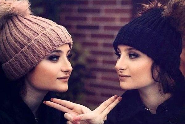 عکس سارا و نیکا برای تصویر زمینه
