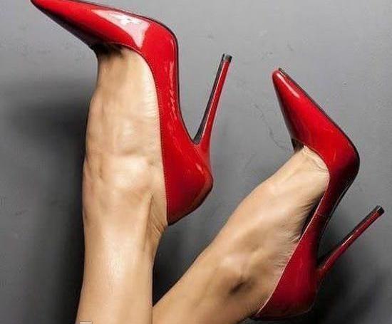 عکس کفش پاشنه بلند زرشکی