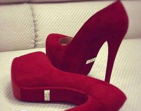 عکس کفش پاشنه بلند زرشکی