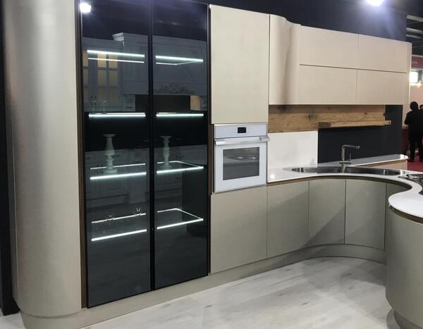 عکس کابینت ایستاده