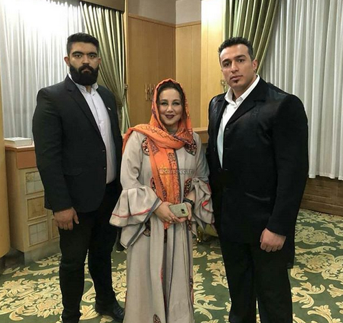 عکس بهنوش بختیاری با بادیگاردهایش