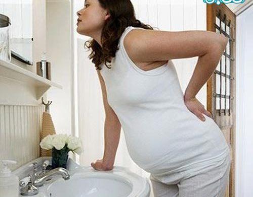 عکس حرف وی در چشم زن باردار