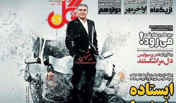 عکس ایستاده با مشت