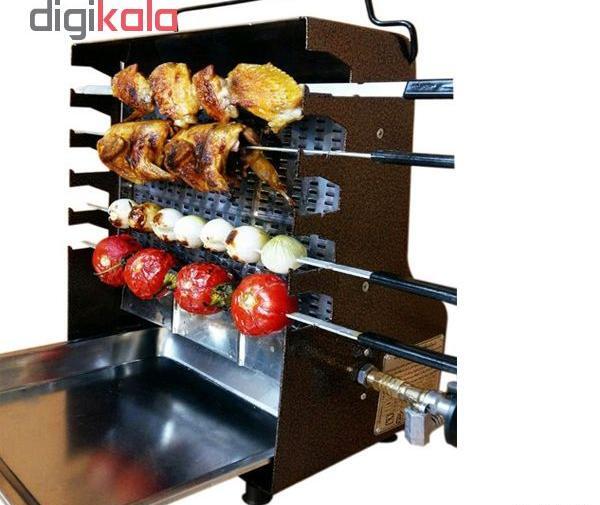 عکس کباب پز ایستاده ضیافت