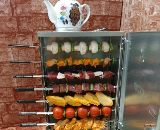 عکس کباب پز ایستاده ضیافت
