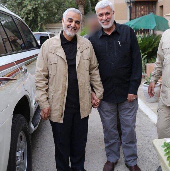 عکس ایستاده از سردار سلیمانی