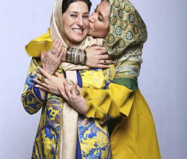 عکس فاطمه معتمدآریا با عروسک نارنجی