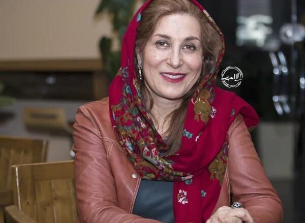 عکس فاطمه معتمدآریا با عروسک نارنجی