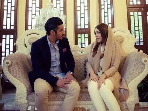 عکس ساره بیات با خواهرش