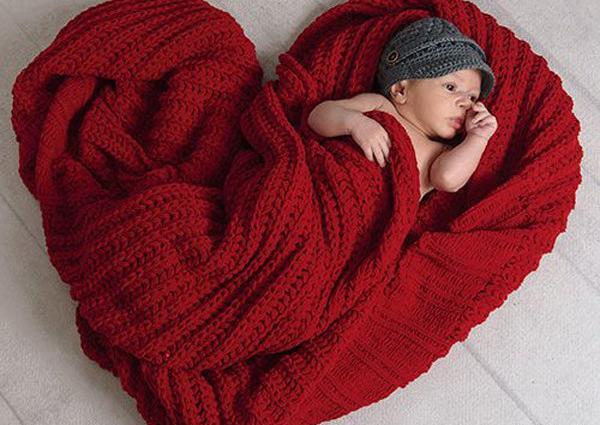 عکس ماهگرد با گل محمدی