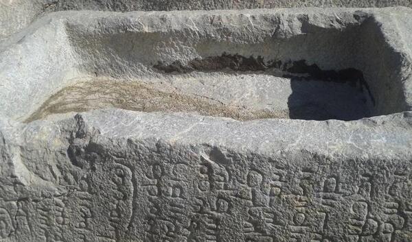 عکس سنگ قبر گبری