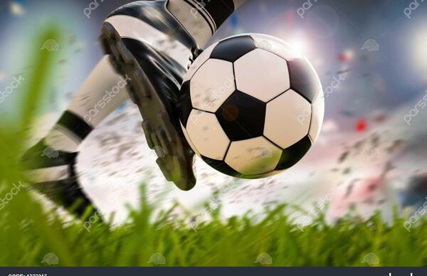 عکس در حال فوتبال