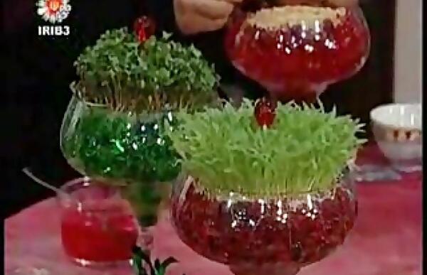 عکس سبزه در خاک ژله ای
