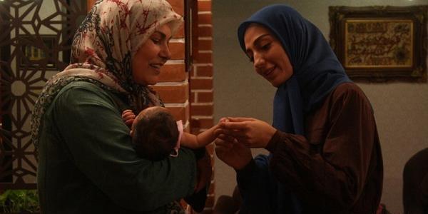 عکس های حدیث میرامینی در سریال همه چیز آنجاست