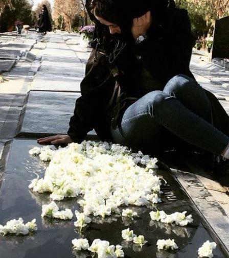 عکس الناز حبیبی با مادرش