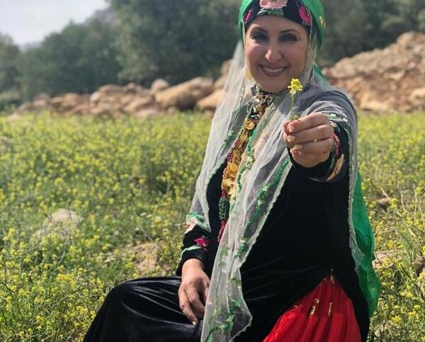 عکسهای فاطمه گودرزی با لباس محلی