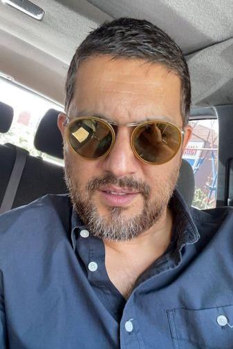 عکس حامد بهداد با عینک