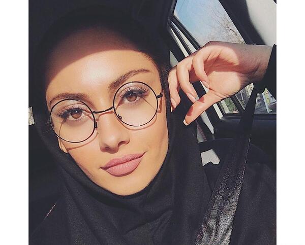 عکسهای ترلان پروانه با عینک دودی