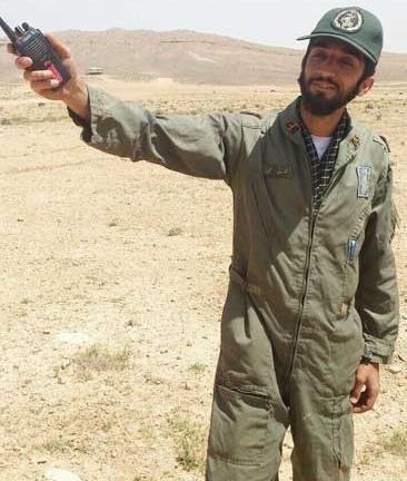 عکس ایستاده شهید حججی