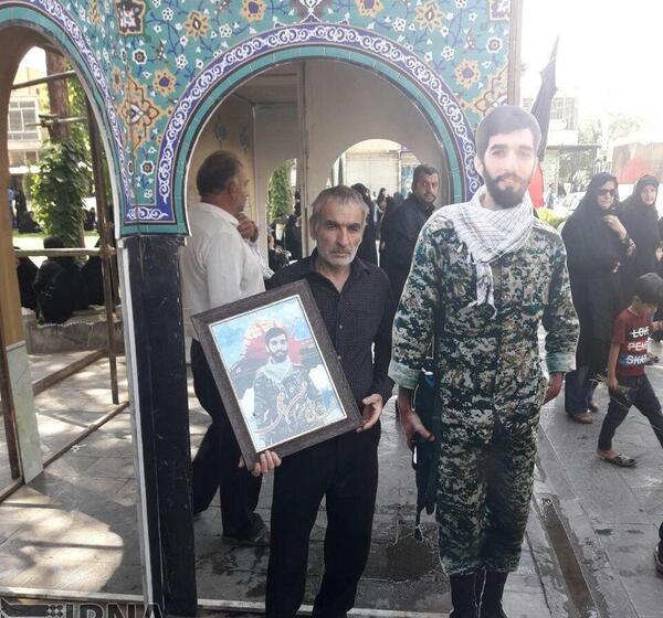 عکس ایستاده شهید حججی