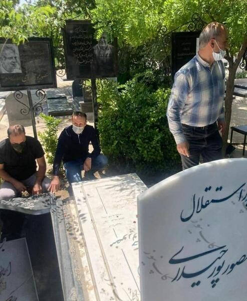 عکس سنگ قبر روح الله داداشی