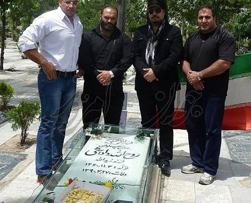 عکس سنگ قبر روح الله داداشی