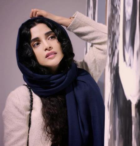عکس الهه حصاری و خواهرش