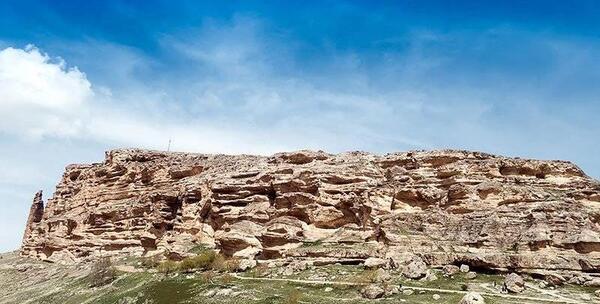 معما عکس ماشین در صخره