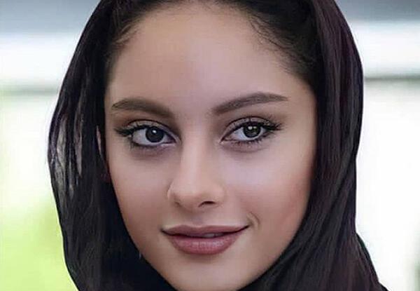 عکس ترلان پروانه در کودکی