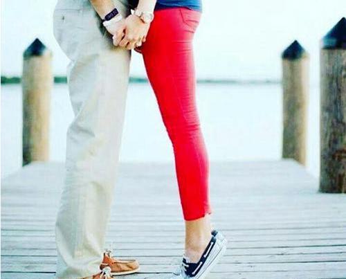 عکس عاشقانه ایستاده