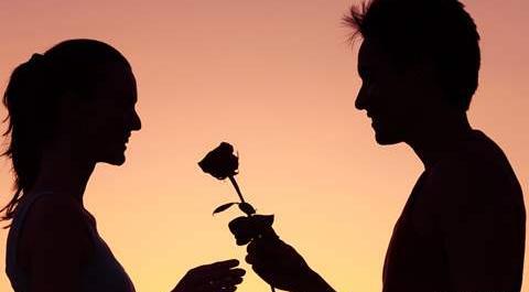 عکس عاشقانه ایستاده