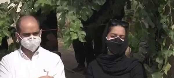 عکس غزل شاکری در مراسم مادرش
