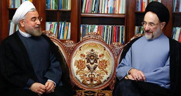 عکس ایستاده خاتمی