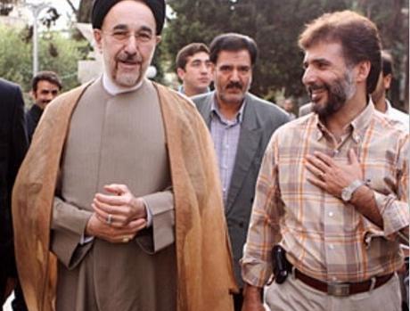 عکس ایستاده خاتمی