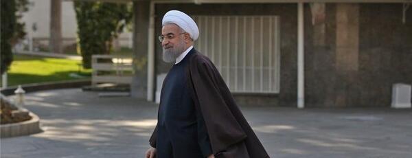عکس ایستاده خاتمی