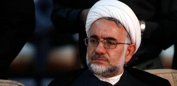 عکس ایستاده خاتمی