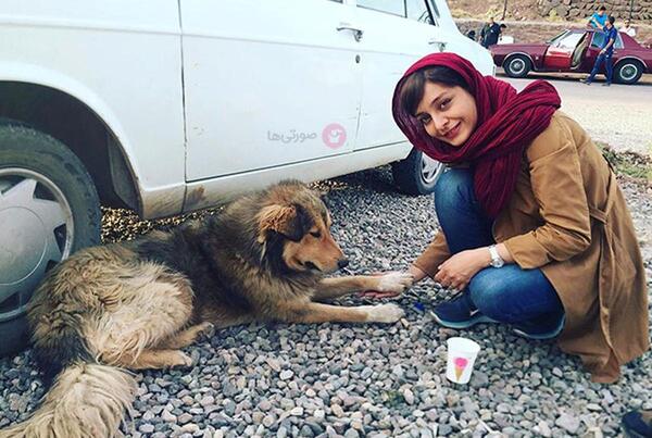 عکس ساره بیات با سگ