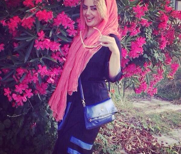 عکس از الهه حصاری و مادرش