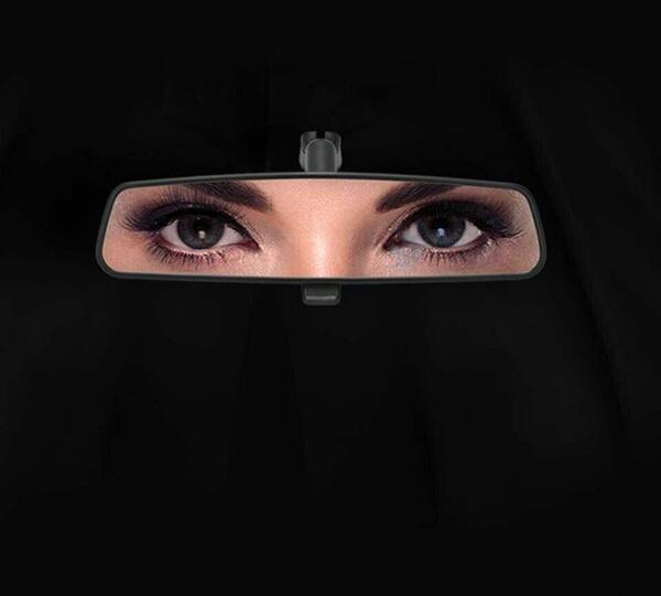 عکس چشم پشت ماشین