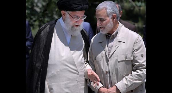 عکس حاج قاسم سلیمانی با رهبر