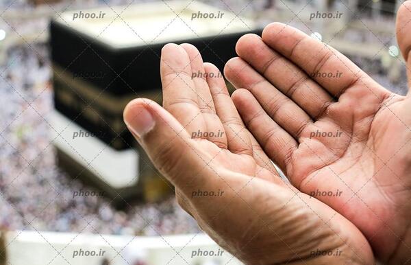 عکس در حال دعا