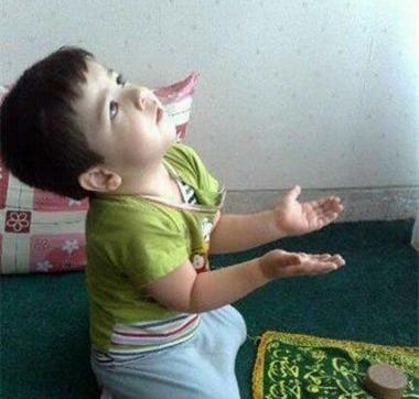 عکس در حال دعا