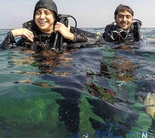 عکس در حال شنا