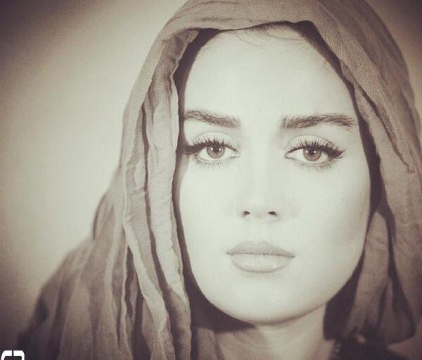 عکس افسانه پاکرو با حجاب