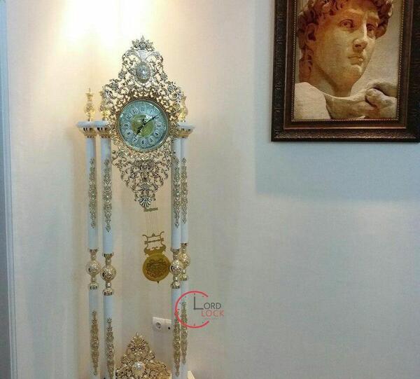 عکس ساعت ایستاده سفید