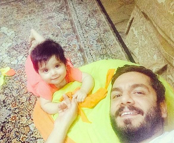 عکس عباس غزالی و فرزندانش