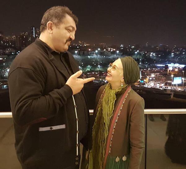 عکس احمد ایراندوست در کنار جنیفر