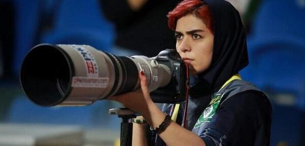عکس عکاس در حال عکاسی